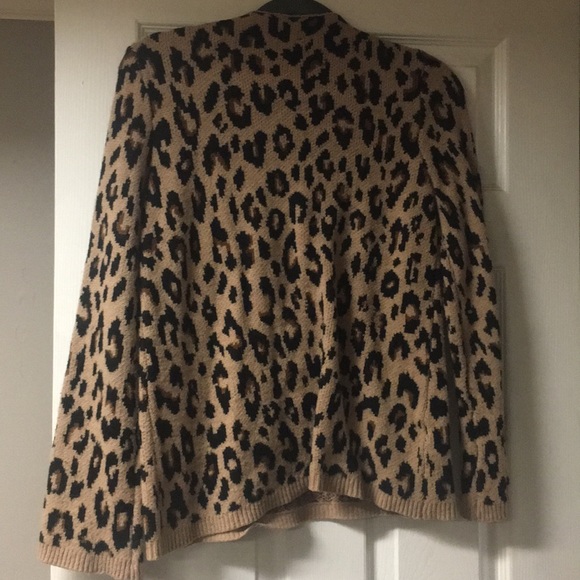 Super comfy Ann Taylor leopard print sweater! - Picture 2 of 3